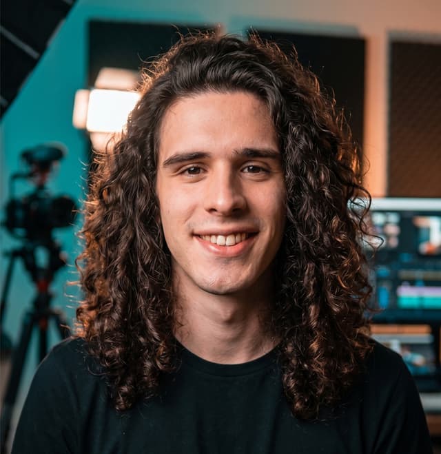 Luciano Oliver, diseñador multimedia y editor
